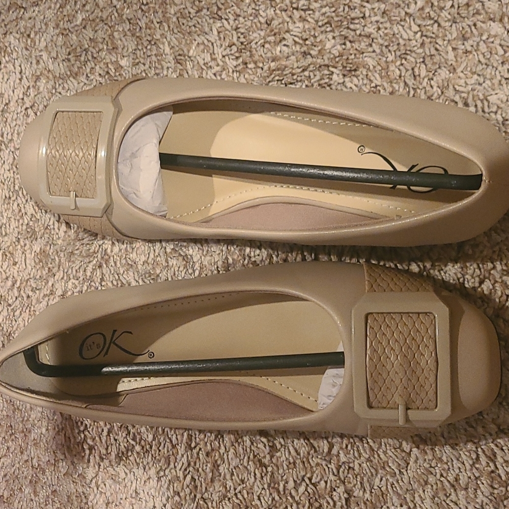 Size 7 1/2 nude flats